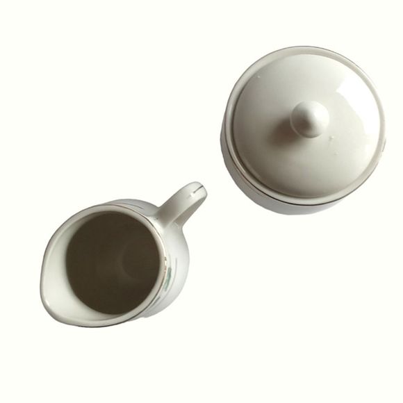 Vintage Gibson Everyday China Creamer and Sugar Set Christmas Holly and Berries - Picture 4 of 8